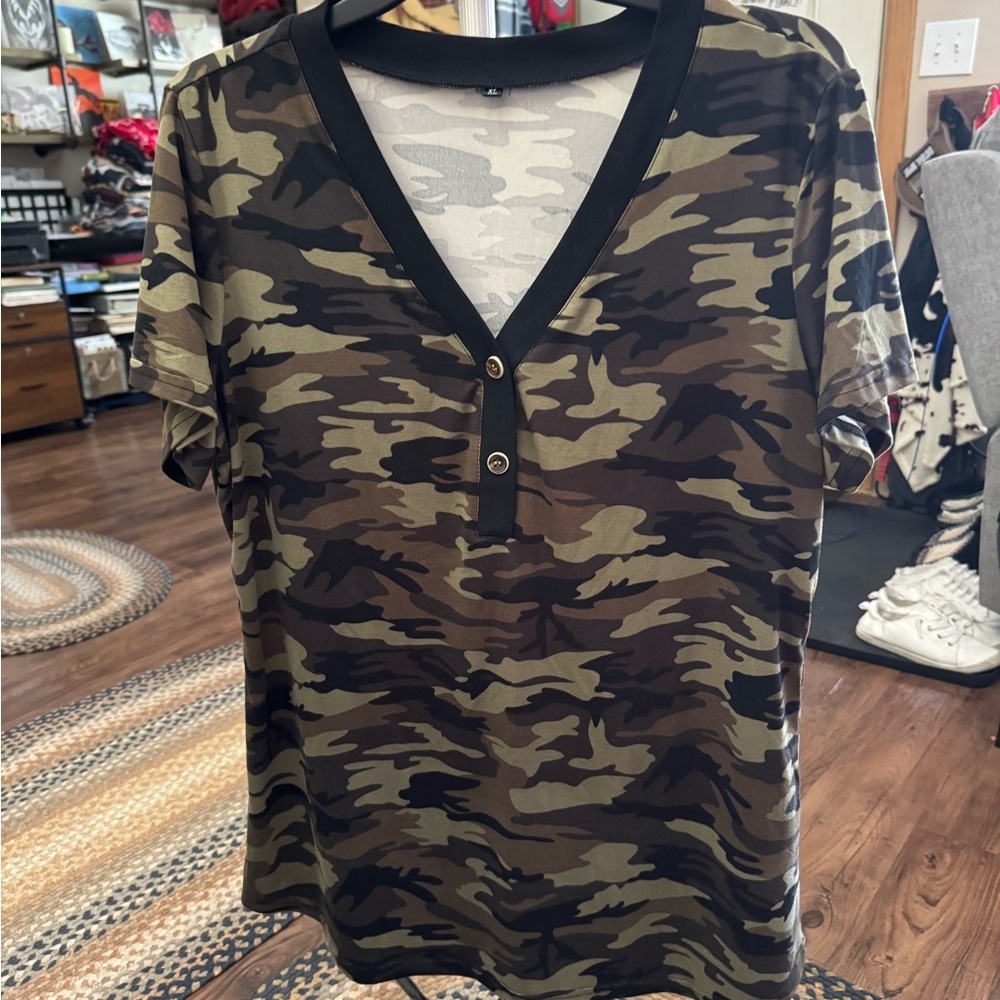 Women's Camouflage V-Neck Short Sleeve Top